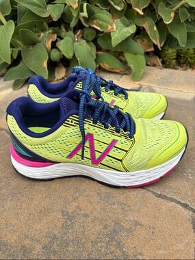 New Balance Women's 680v5 Lime/ Navy/ Pink Running Sneakers 7.5